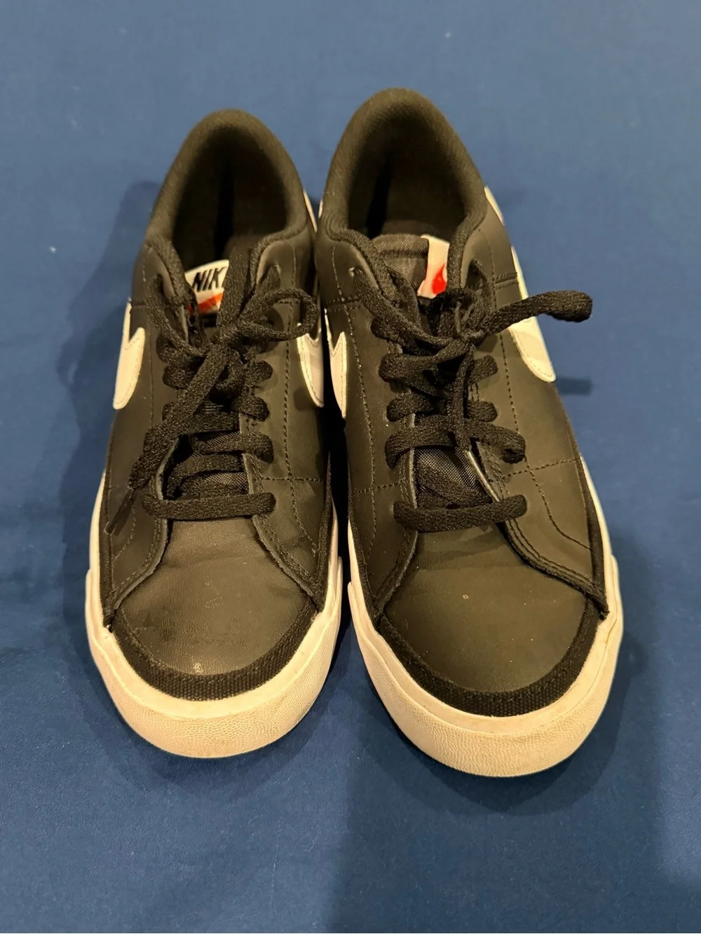 Nike Men’s Black Sneakers with White Swoosh and Cream Midsole